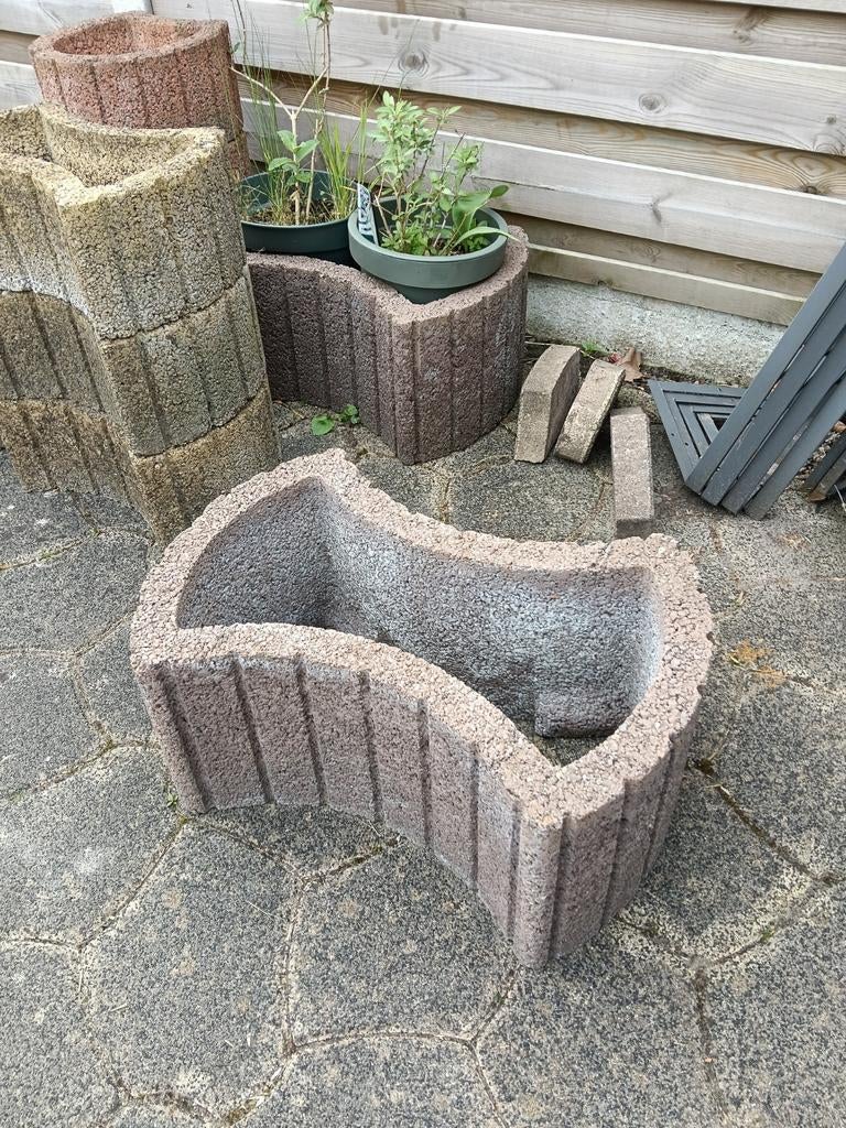 2 betonnen Planten bakken, Ophalen of Verzenden, Beton, Terrastegels