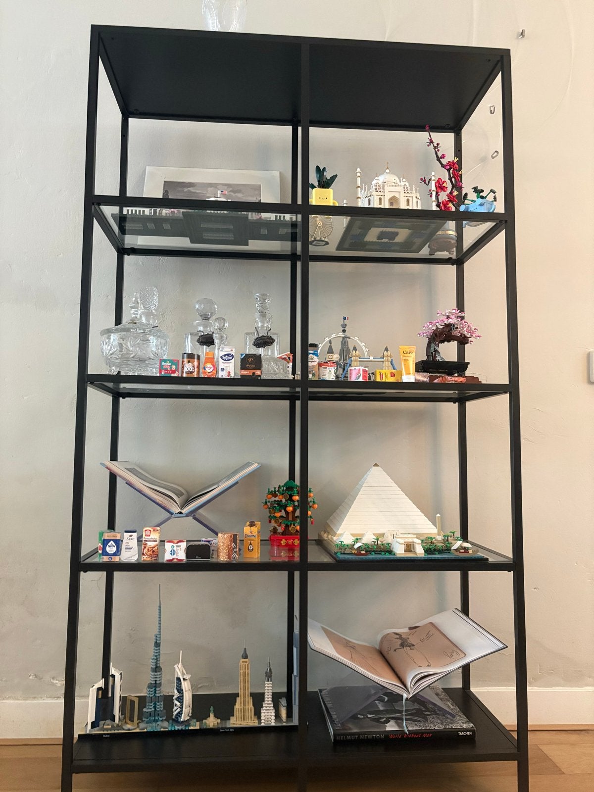 Ikea stellingkast vittsjö zwart en glas, Ophalen, Gebruikt