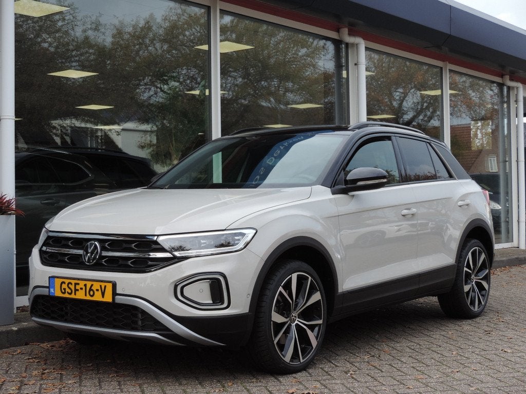 Volkswagen T-Roc 1.5 TSI Style DSG - Camera | ACC | Matrix L, 12 maanden, 1258 kg, Zwart, 4 cilinders