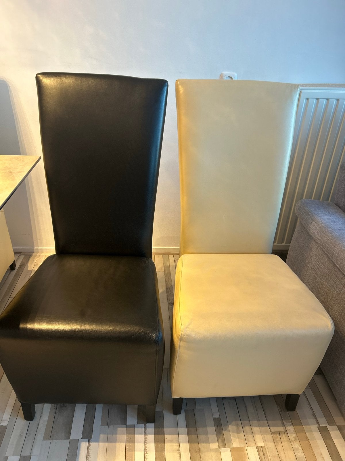 8 Leren Eetkamerstoelen - 4 Zwart, 4 Beige - Zo goed als nie, Zwart, Leer, Ophalen of Verzenden, Zo goed als nieuw