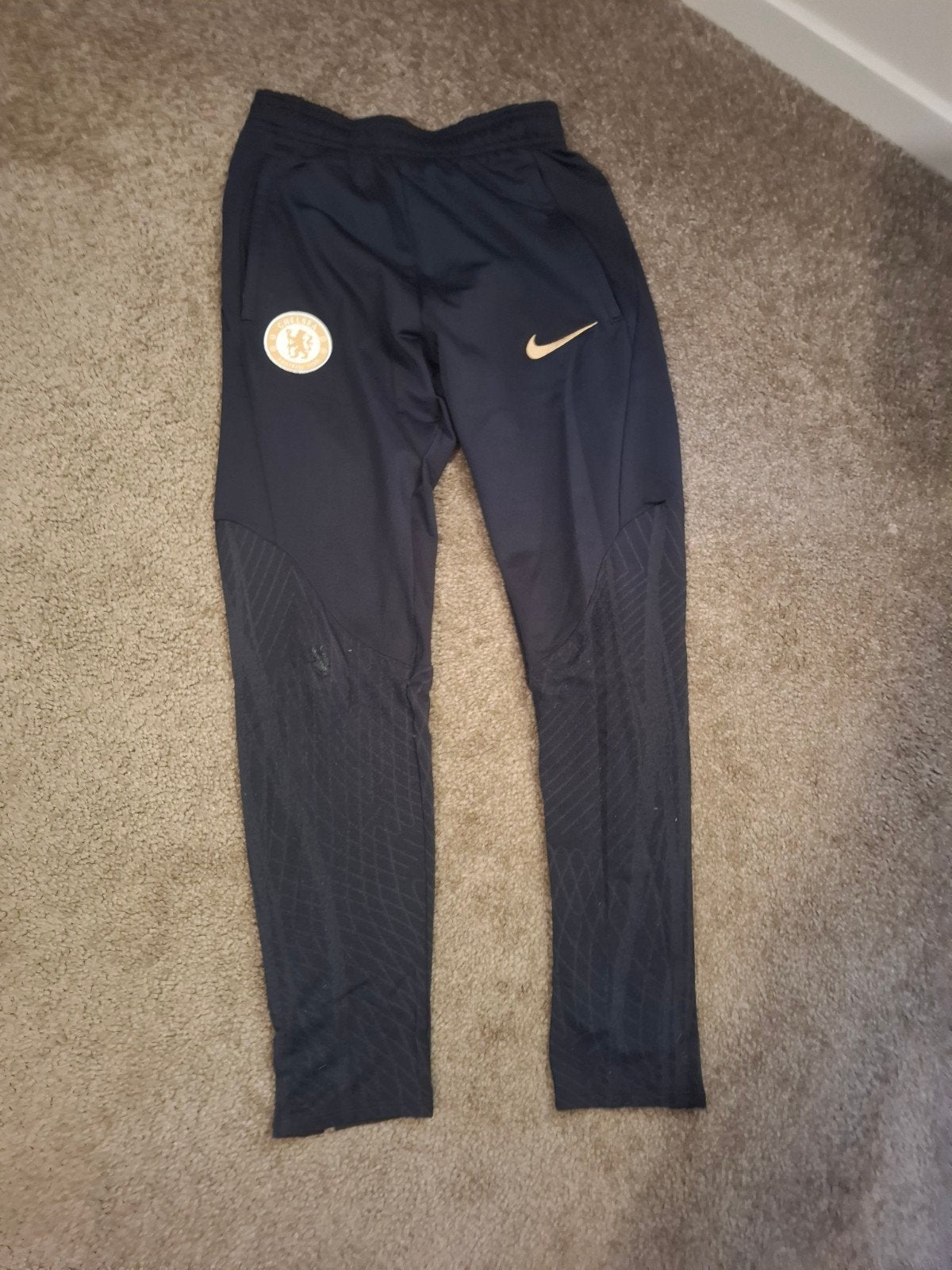 Chelsea trainingsbroek met ritsjes en gerepareerd gaatje, Ophalen of Verzenden, Gedragen, Zwart, Nike