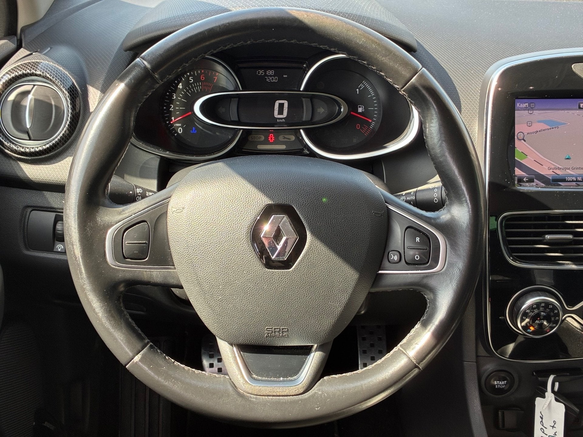 Renault Clio 1.2 TCe Bose|Navigatie|Camera|PDC|Climatronic|C, Auto's, Voorwielaandrijving, Gebruikt, Origineel Nederlands, Handgeschakeld