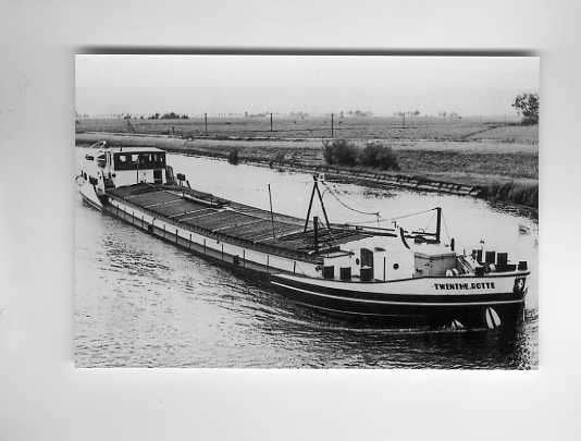 scheepvaart-foto-twenthe rotte 1958, Ophalen of Verzenden, Zo goed als nieuw, Motorboot, Boek of Tijdschrift