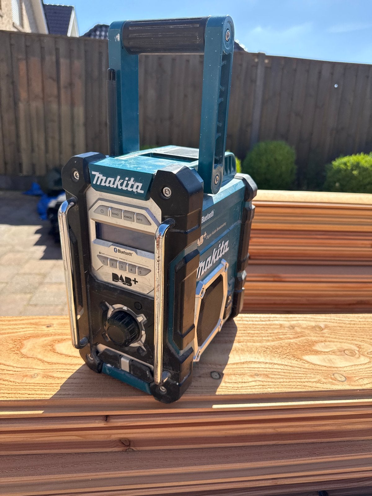 Makita DMR 112 Bouwradio - Volumeknop werkt niet top, Audio, Tv en Foto, Radio's, Ophalen, Gebruikt, Bouwradio