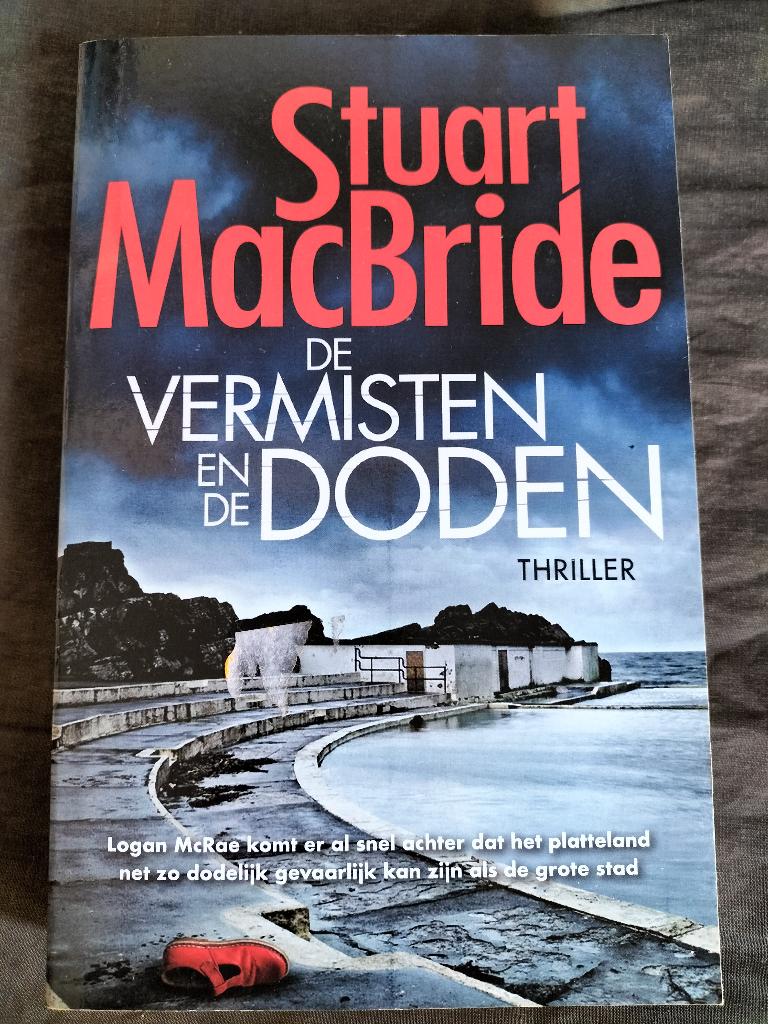 Stuart MacBride - De vermisten en de doden, Ophalen of Verzenden, Zo goed als nieuw, Stuart MacBride