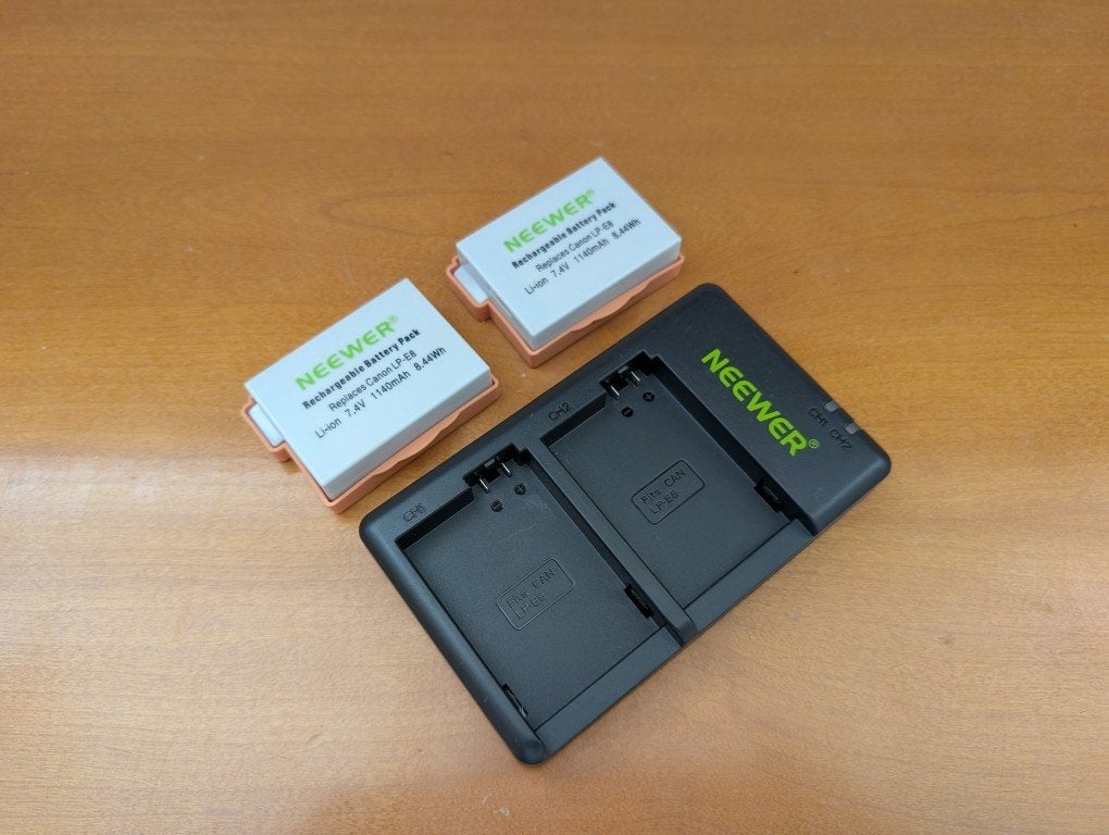2 Neewer batterijen - Canon LP-E8 vervanger, Ophalen of Verzenden, Zo goed als nieuw, Oplaadbaar