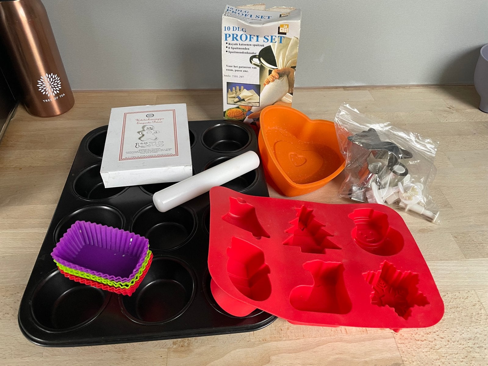 Bakbenodigdheden set: muffin, cake, koekjesvormen, Ophalen of Verzenden, Metaal, Meerkleurig, Overige merken