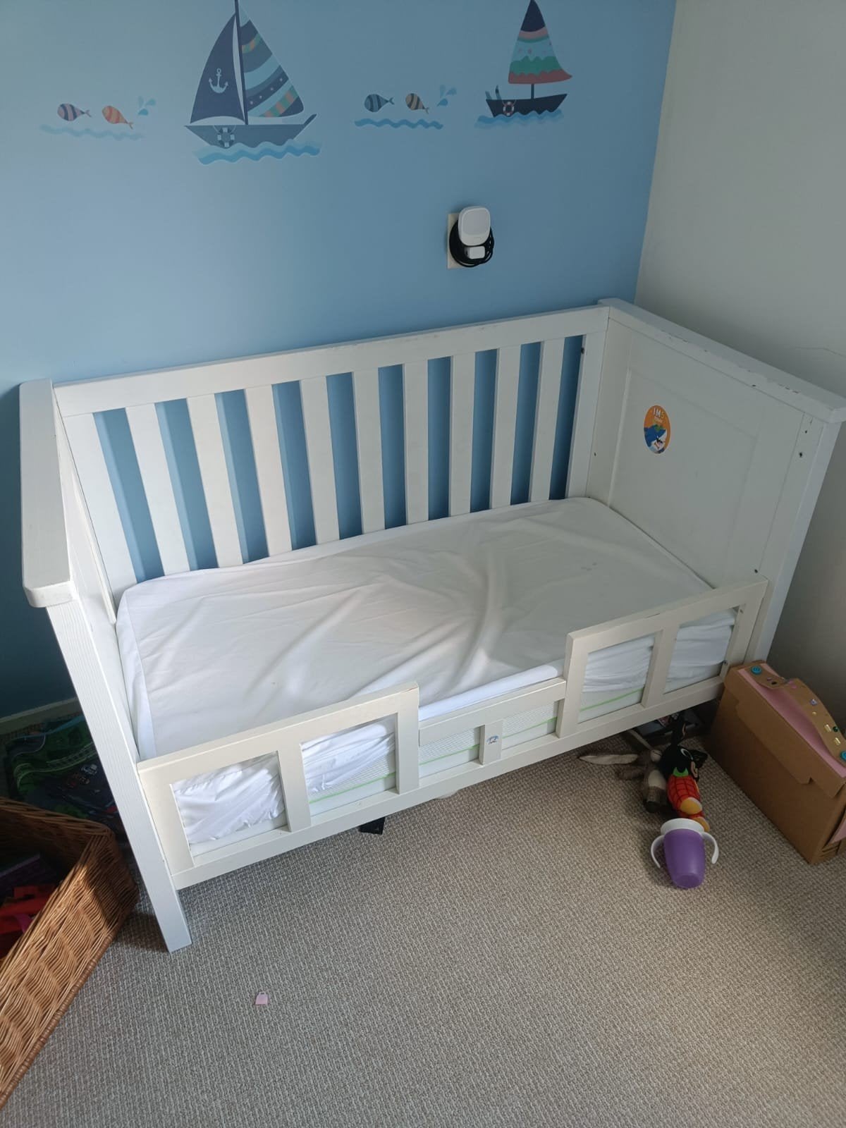 Wit babybedje/peuterbed 60x120 cm met matras, Kinderen en Baby's, Ophalen, Gebruikt, Minder dan 140 cm, Matras