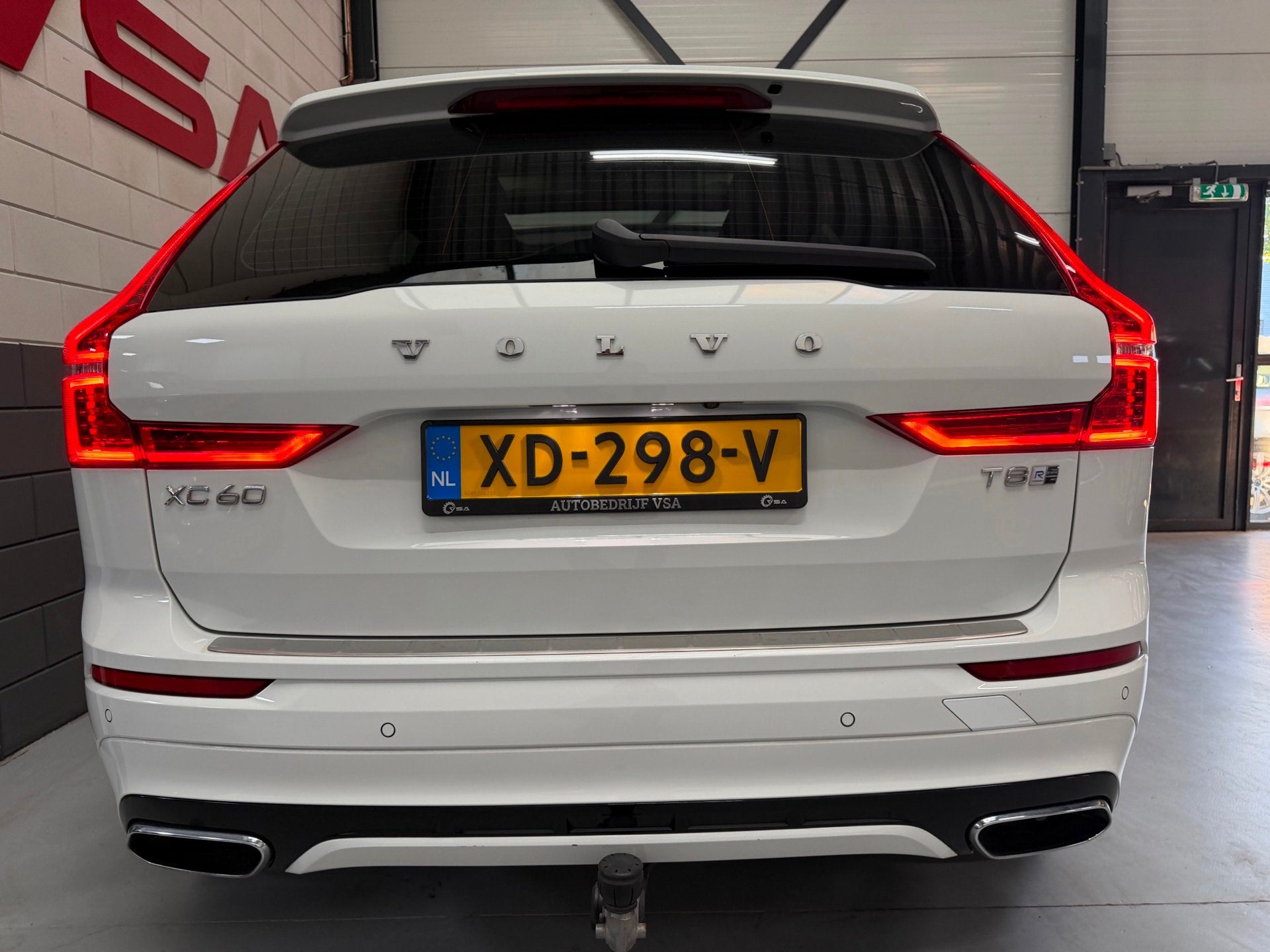 Volvo XC60 2.0 T8 Twin Engine AWD R-Design|1 eigenaar|NAP|Hy, Auto's, Automaat, Dealer onderhouden, Gebruikt, 4 cilinders