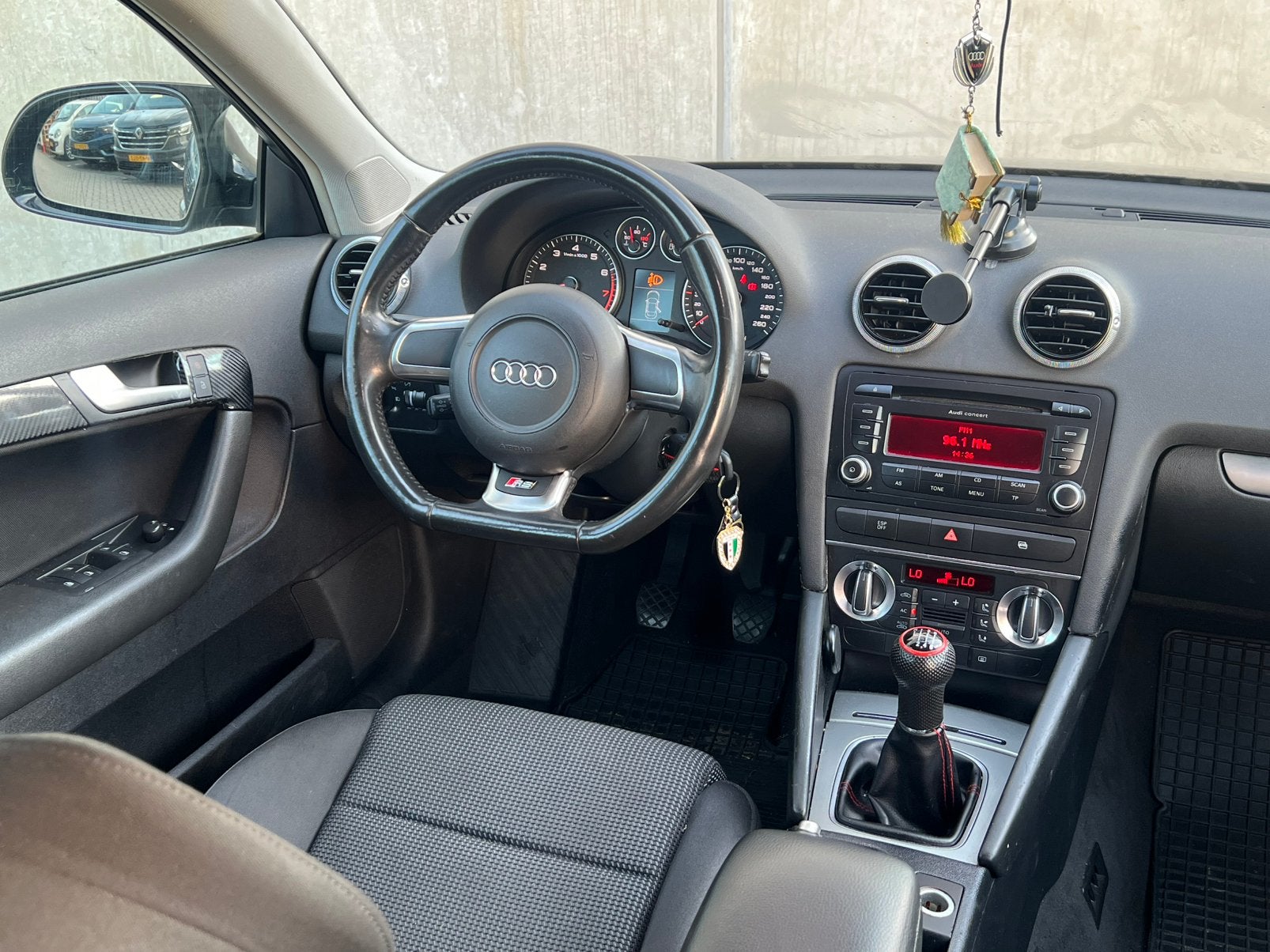 Zwarte Goedrijdende Audi A3 1.8 TFSI Sportback/FaceLift/APK!, Auto's, Voorwielaandrijving, Bluetooth, 15 km/l, 1295 kg