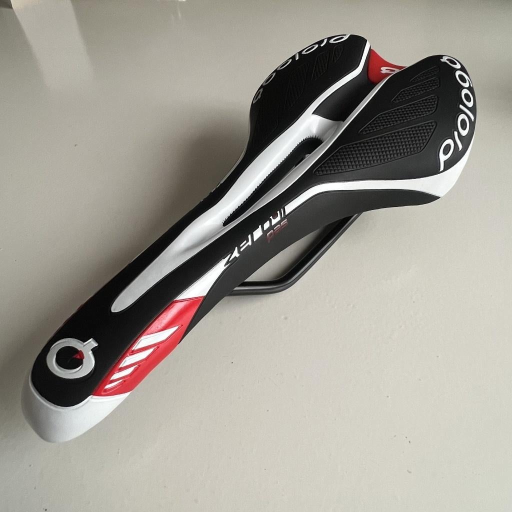 PROLOGO ZADEL 13X27 CM CARBON RAIL GEW. 200 GRAM ZACHT DEKJE, Fietsen en Brommers, Fietsonderdelen, Nieuw, Ophalen of Verzenden