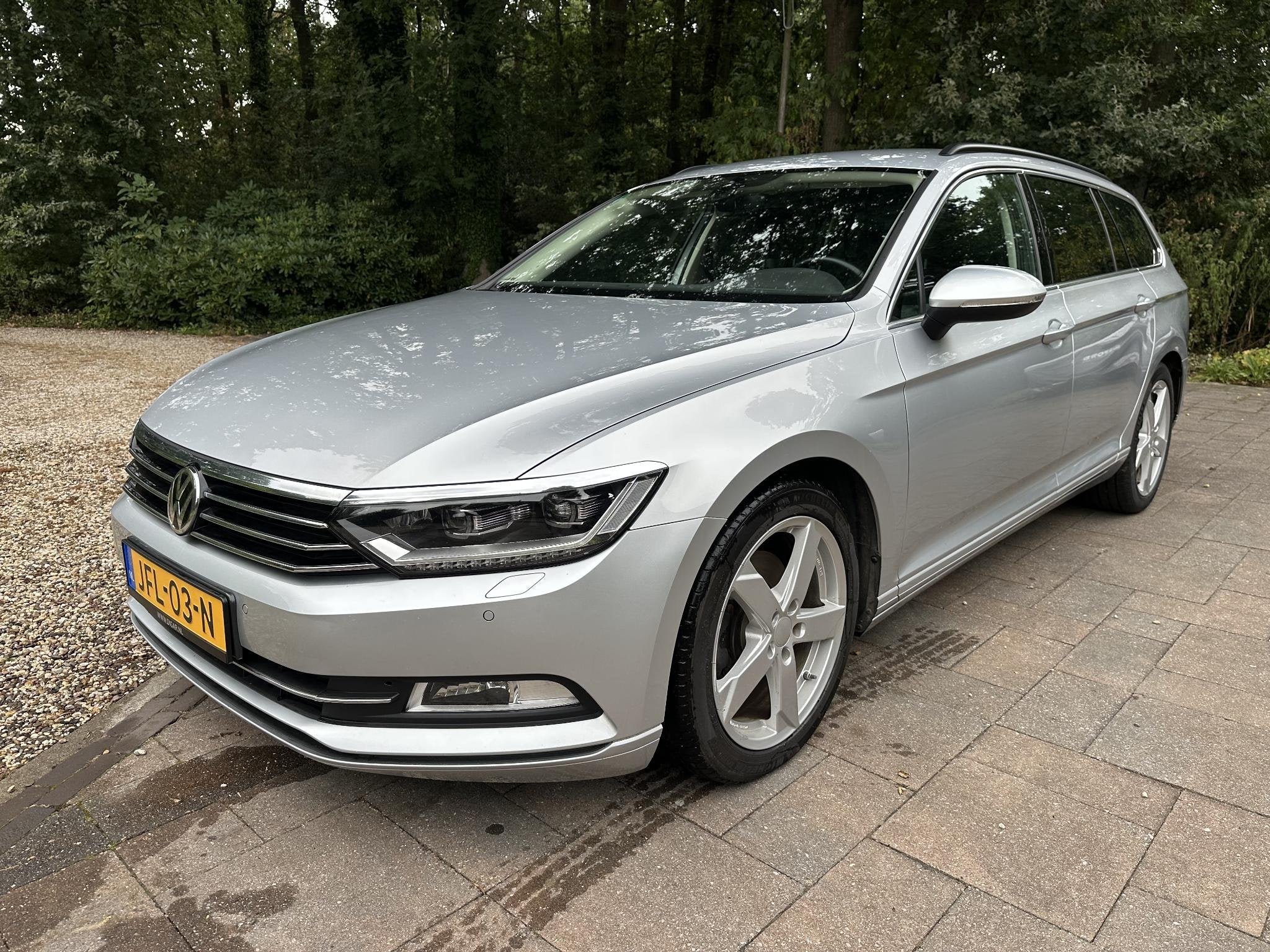 Volkswagen Passat Variant 1.5 TSI Comfortline LED koplampen, Dealer onderhouden, 4 cilinders, 1365 kg, 1600 kg
