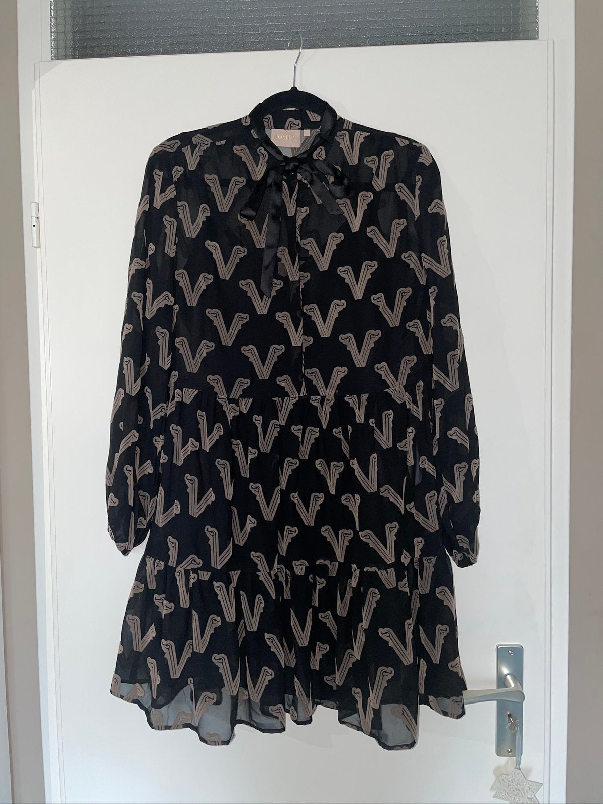 Josh v zwart bruine rosetta v logo jurk dress chique mt S, Zwart, Ophalen of Verzenden, Zo goed als nieuw, Knielengte