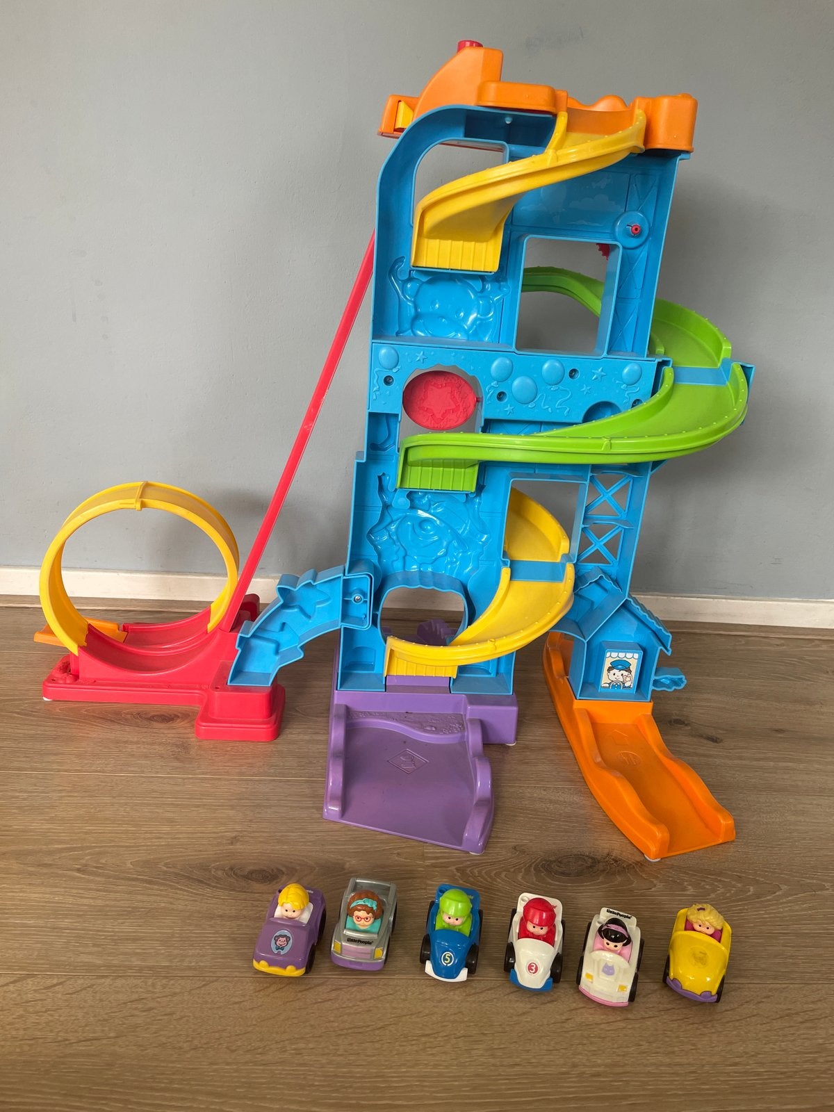 Racebaan met 6 Fischer-price little people auto's, Ophalen, Gebruikt