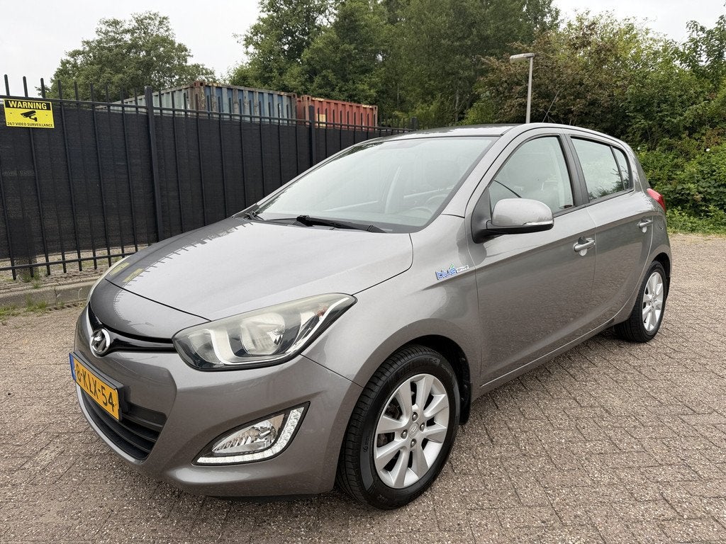 Hyundai i20 1.4i i-Motion 5 Drs Airco/StrBkr/CV/LMV, Auto's, Hyundai, Voorwielaandrijving, Euro 5, Zwart, 4 cilinders