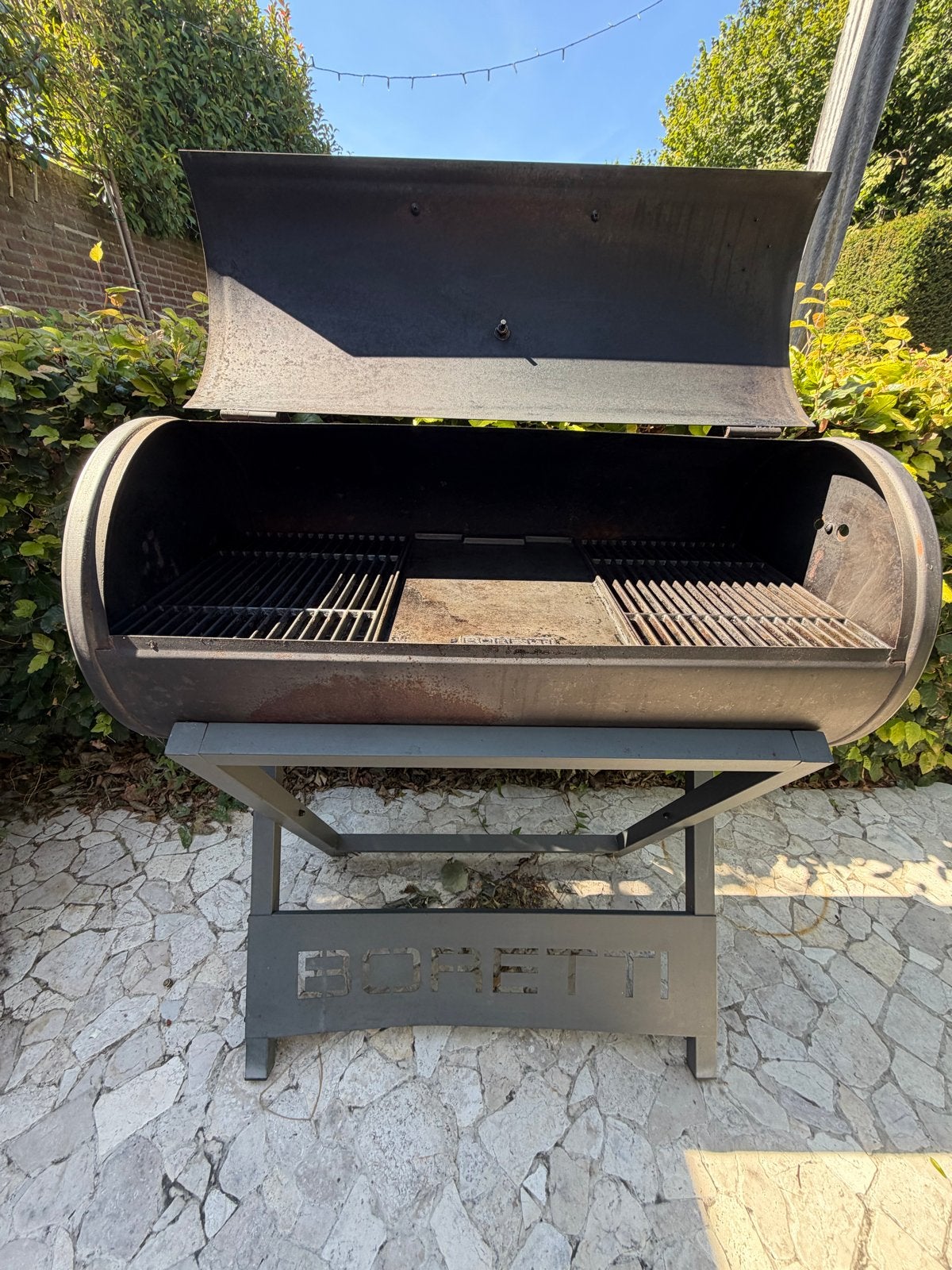 Boretti Barillo BBQ met gietijzeren roosters en hoes, Ophalen, Gebruikt