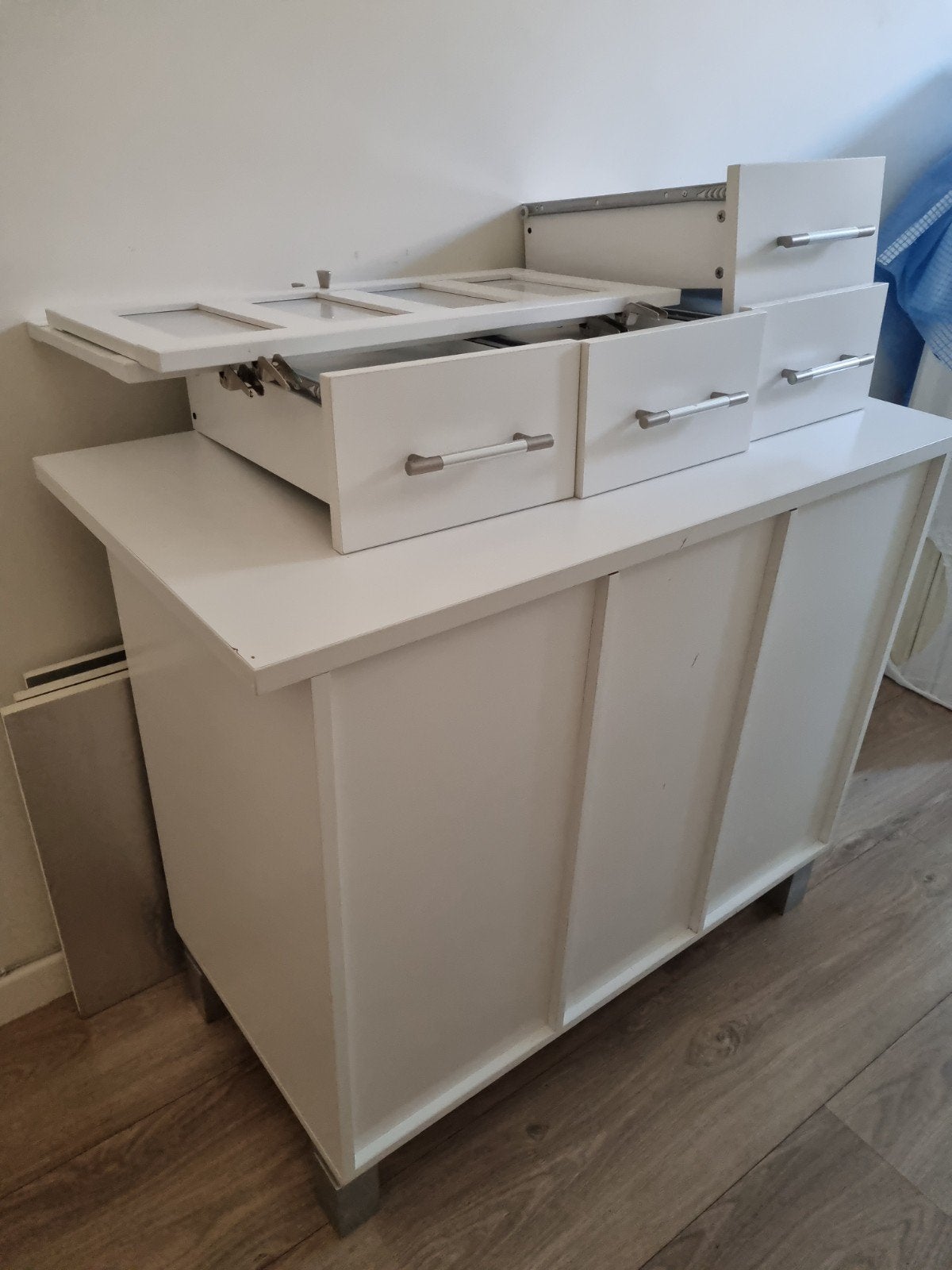 Witte ladekast met opbergruimte en uitschuifbaar blad, Ophalen, Gebruikt, 100 tot 150 cm, Modern, Functioneel