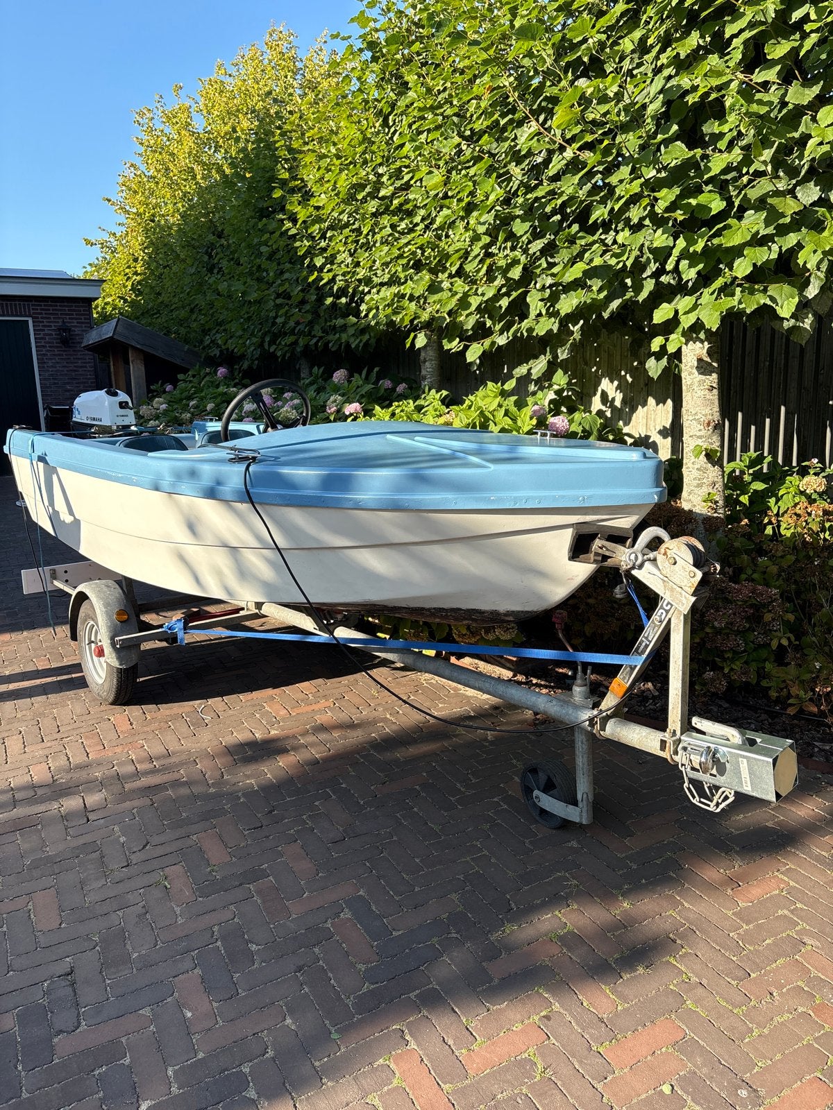 Leuke polyester boot met buitenboordmotor 6pk  en trailer, Watersport en Boten, Speedboten, Ophalen, Overige merken, Gebruikt