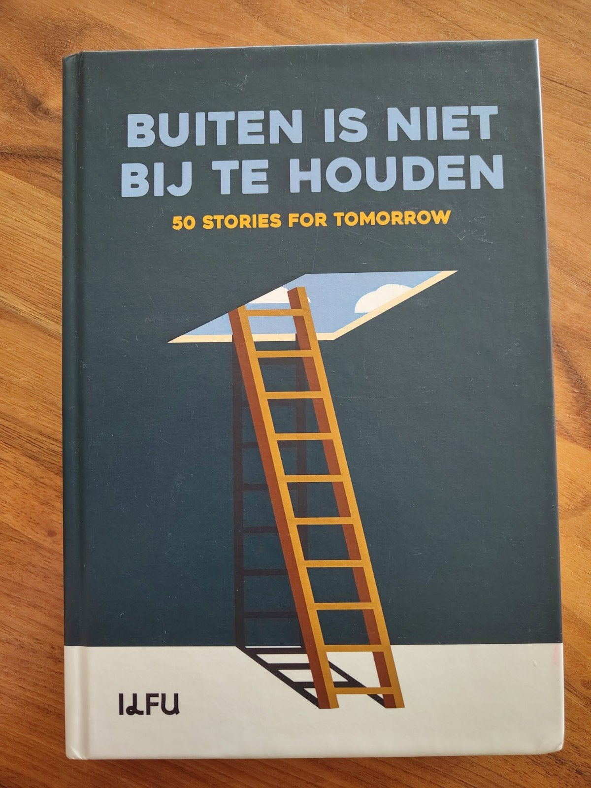 Buiten is niet bij te houden - 50 Stories for Tomorrow, Boeken, Literatuur, Ophalen of Verzenden, Zo goed als nieuw, Diverse auteurs (ILFU)