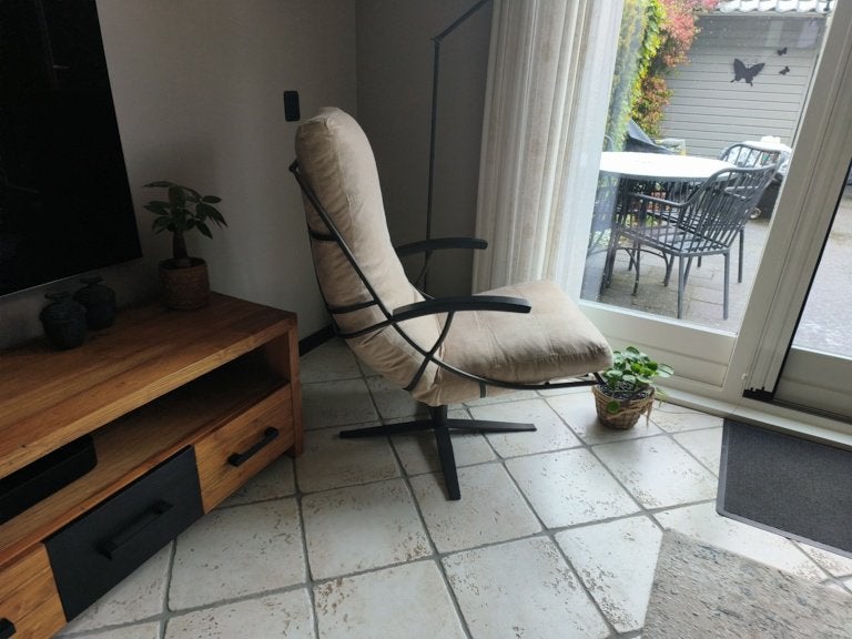 Relax draaifauteuil met zwart metalen frame i.z.g.st, Huis en Inrichting, Ophalen, Zo goed als nieuw, Stof, 50 tot 75 cm