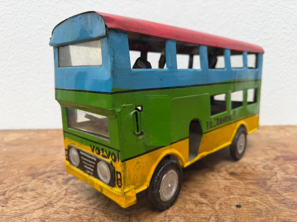Grote blikken ‘Volvo’ bus, Indonesie jaren 90, Antiek en Kunst, Antiek | Speelgoed, Ophalen of Verzenden