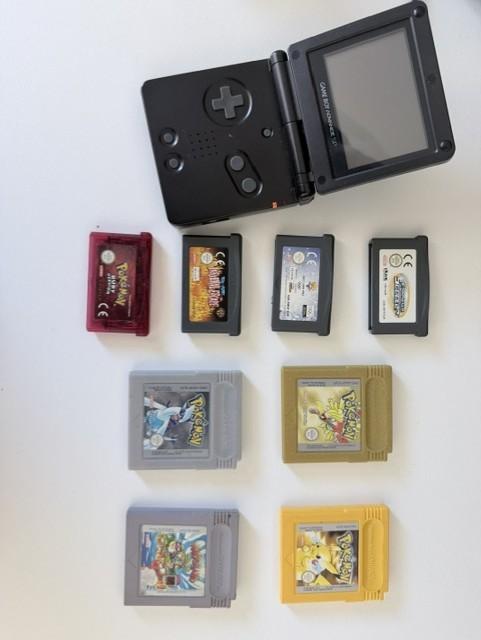 Game Boy Advance SP + 10 spellen waaronder Pokémon, Spelcomputers en Games, Spelcomputers | Nintendo Game Boy, Gebruikt, Game Boy Advance SP