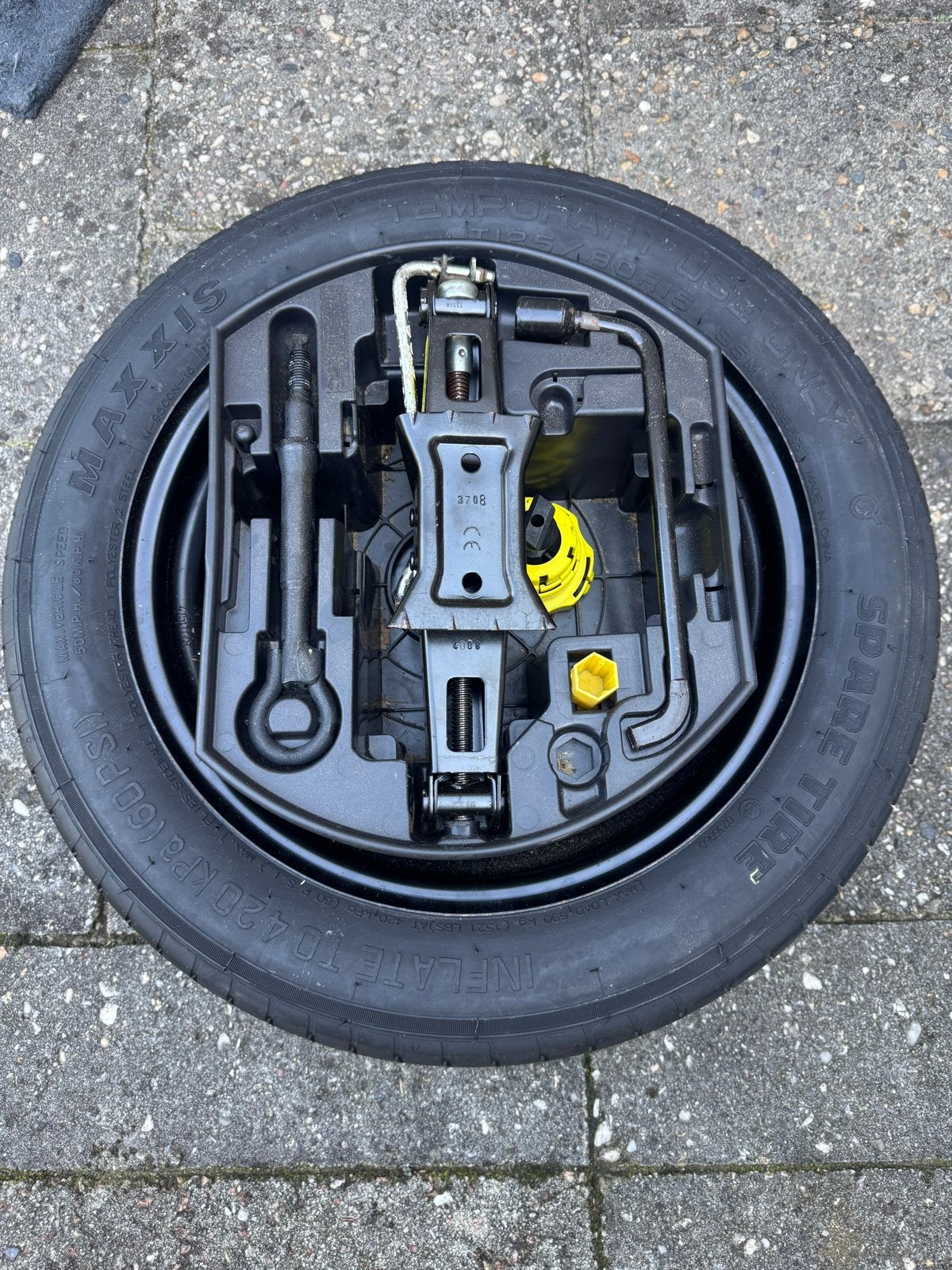 Nieuw Reservewiel met Krik - Ongebruikt, Ophalen, Nieuw, Manueel, Schaarkrik