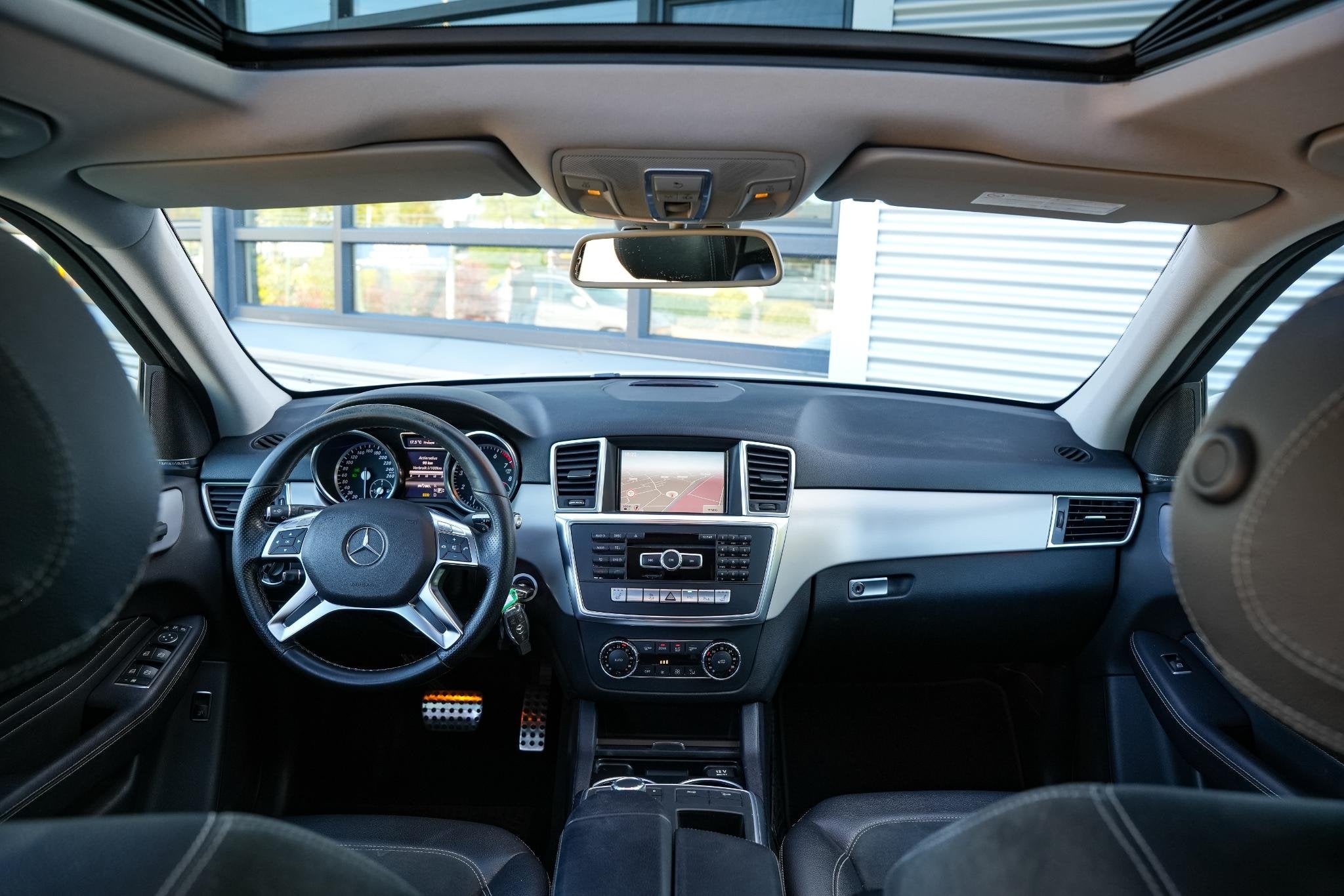Mercedes-Benz M-klasse 350 AMG Panoramadak Harman/Kardon Nav, Automaat, Stof, Gebruikt, Wit