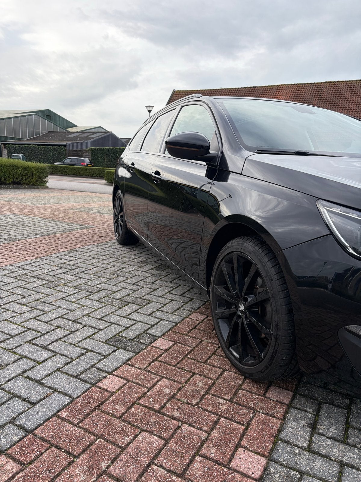 Foto 5 van Peugeot 308 1.2 E-thp 130pk 2015 Zwart LEKT KOELVLOEISTOF