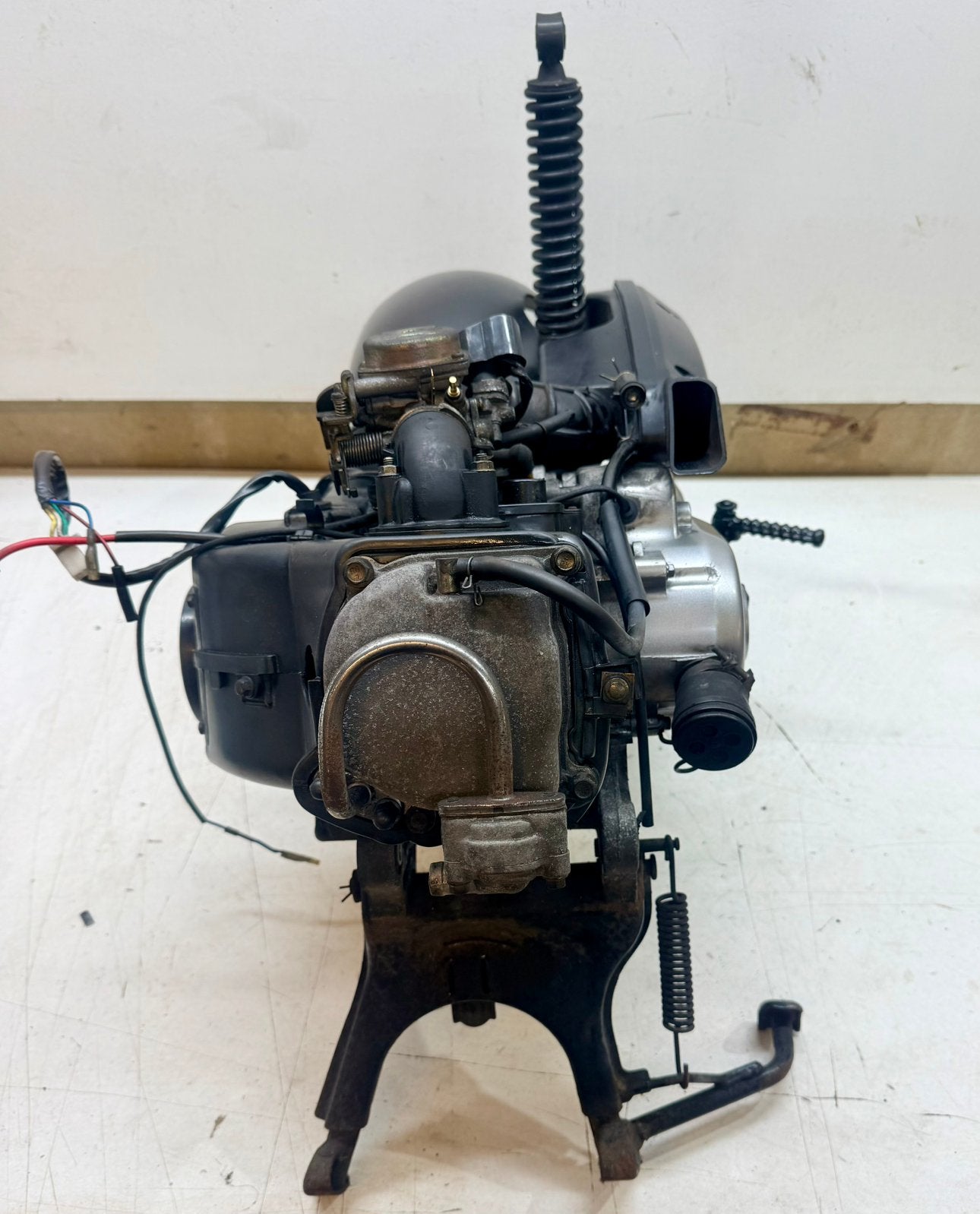 Veel onderdelen Peugeot Kisbee 2017 brom met 9K gedraaid, Nx scooterparts, Gebruikt, Info@nxscooterparts.com, Kap