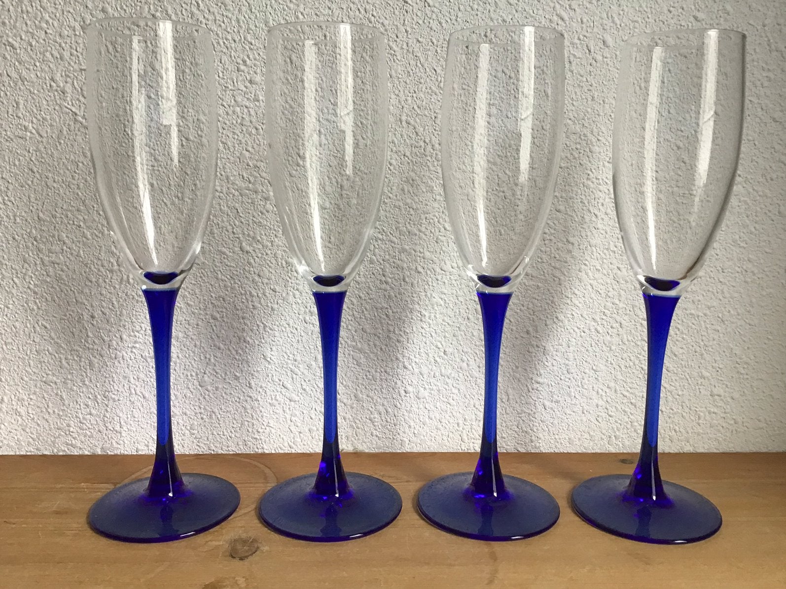 4 champage flutes met kobalt blauwe voet., Ophalen of Verzenden, Zo goed als nieuw, Overige typen