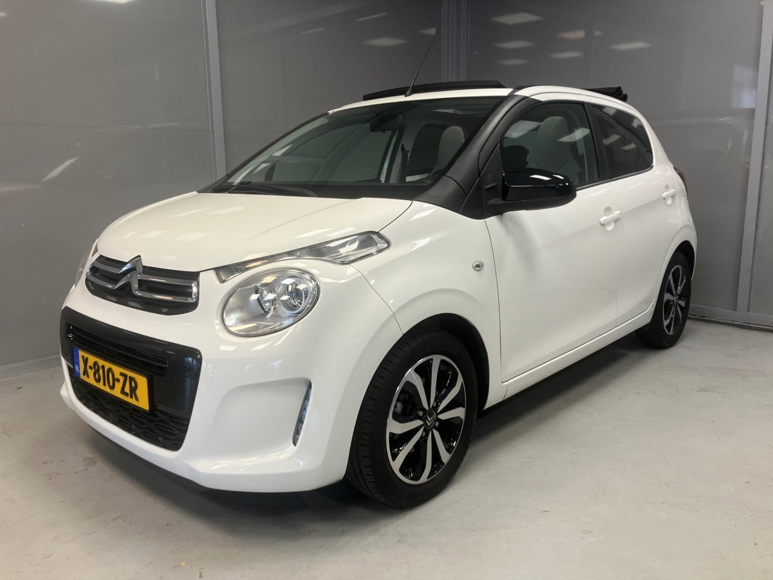 Citroen C1 Airscape Shine 1.2 PureTech | Camera | Vouwdak |, Voorwielaandrijving, Stof, Gebruikt, 1199 cc