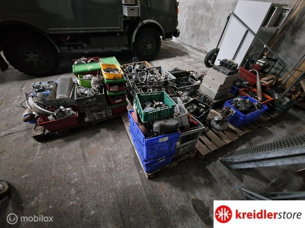 Grote partij Oldtimer bromfiets onderdelen in 1 koop