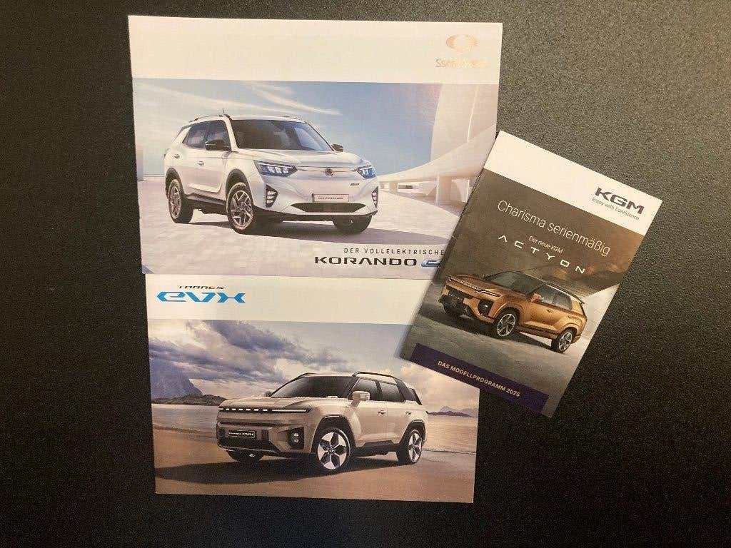 T E A B : 3 verschillende SSangyong/KGM folders / brochures, Ophalen, Zo goed als nieuw, Overige merken