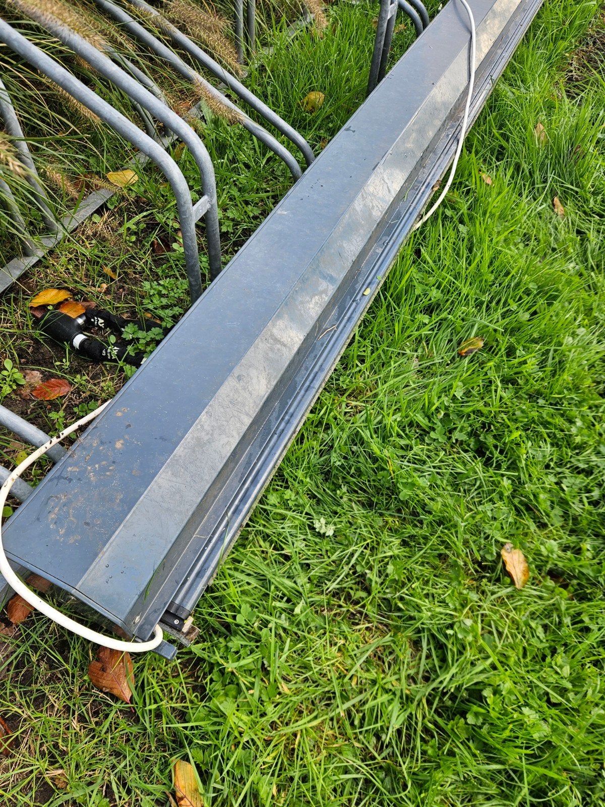 Elektrisch screen met afstandsbediening en windmeter, Tuin en Terras, Ophalen, Gebruikt, 450 cm of meer, Elektrisch