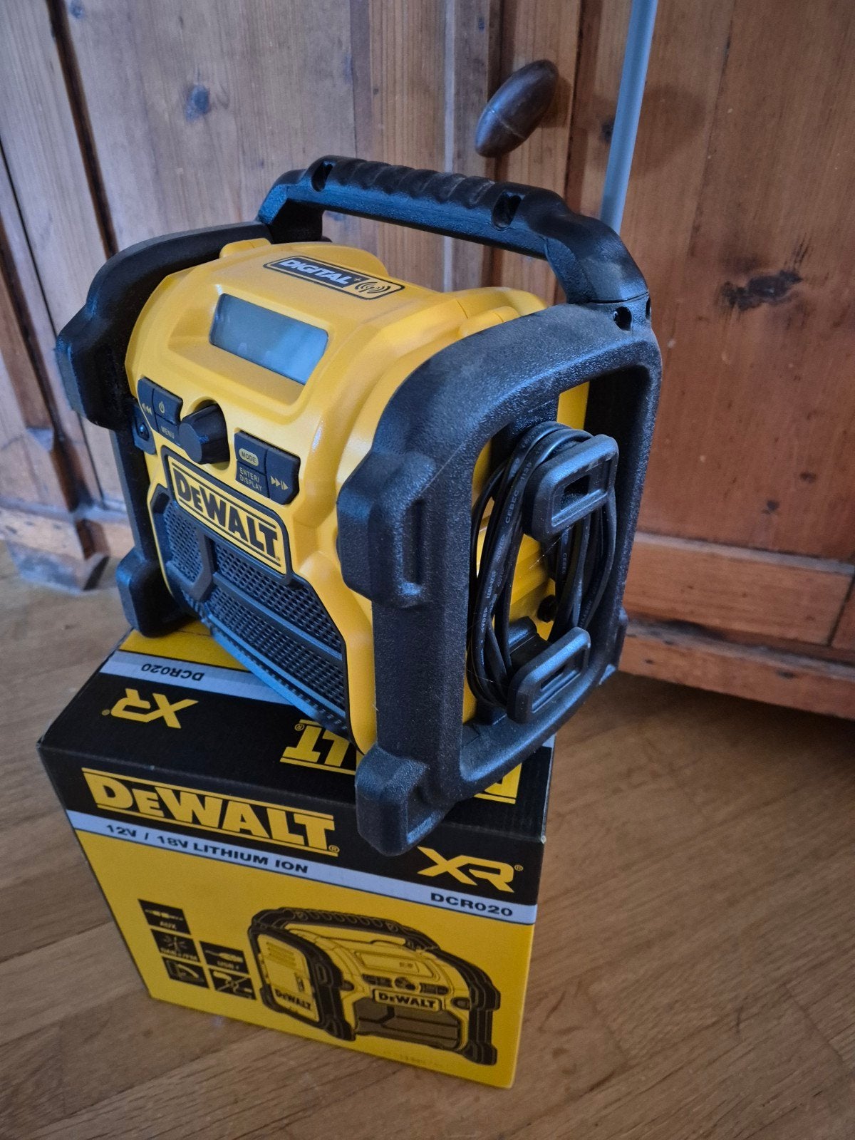 Dewalt DCR020 bouwradio - Slechts 1x gebruikt, Ophalen of Verzenden, Zo goed als nieuw, Bouwradio