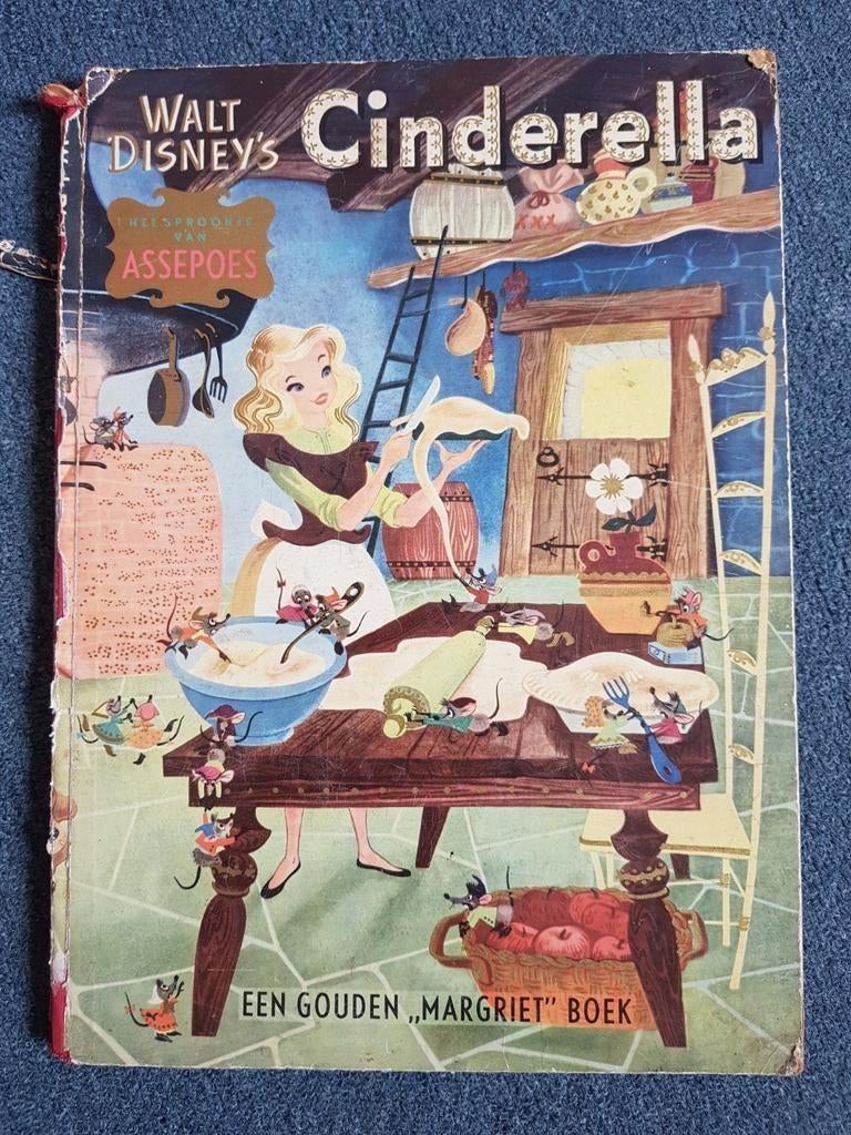 Walt Disney's Cinderella - Een gouden "Margriet" boek, Ophalen of Verzenden, Gelezen