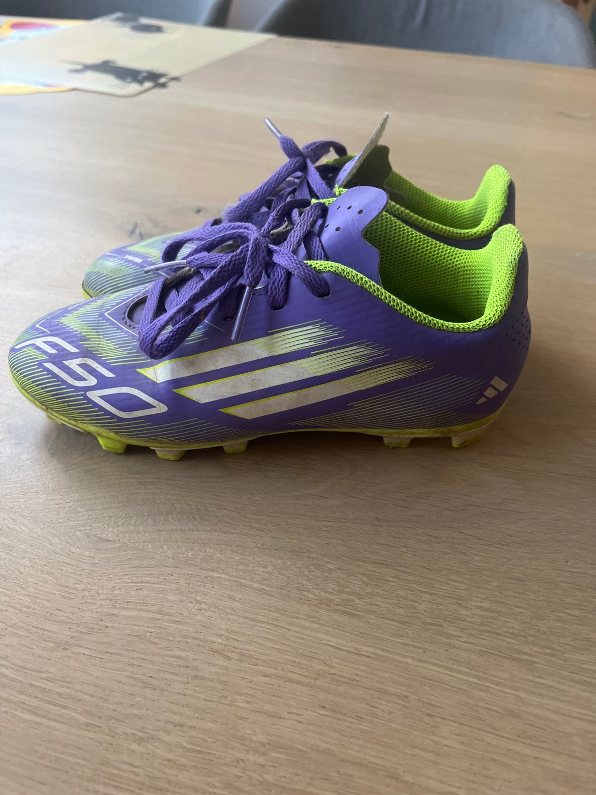 Adidas F50 Voetbalschoenen - Maat 33, Ophalen of Verzenden, Gebruikt, Schoenen