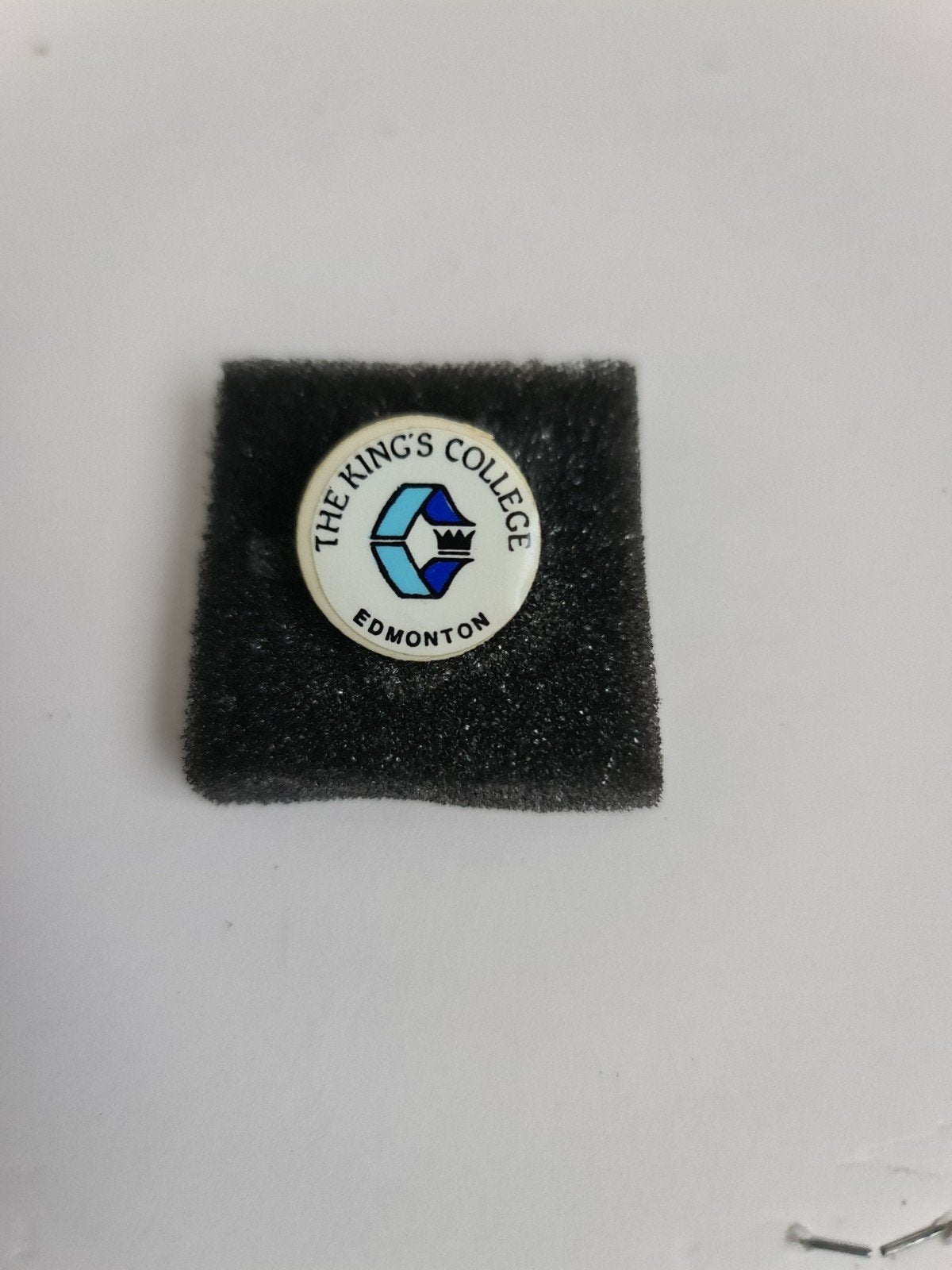 IJshockey The King's College Edmonton Pin Badge, Ophalen of Verzenden