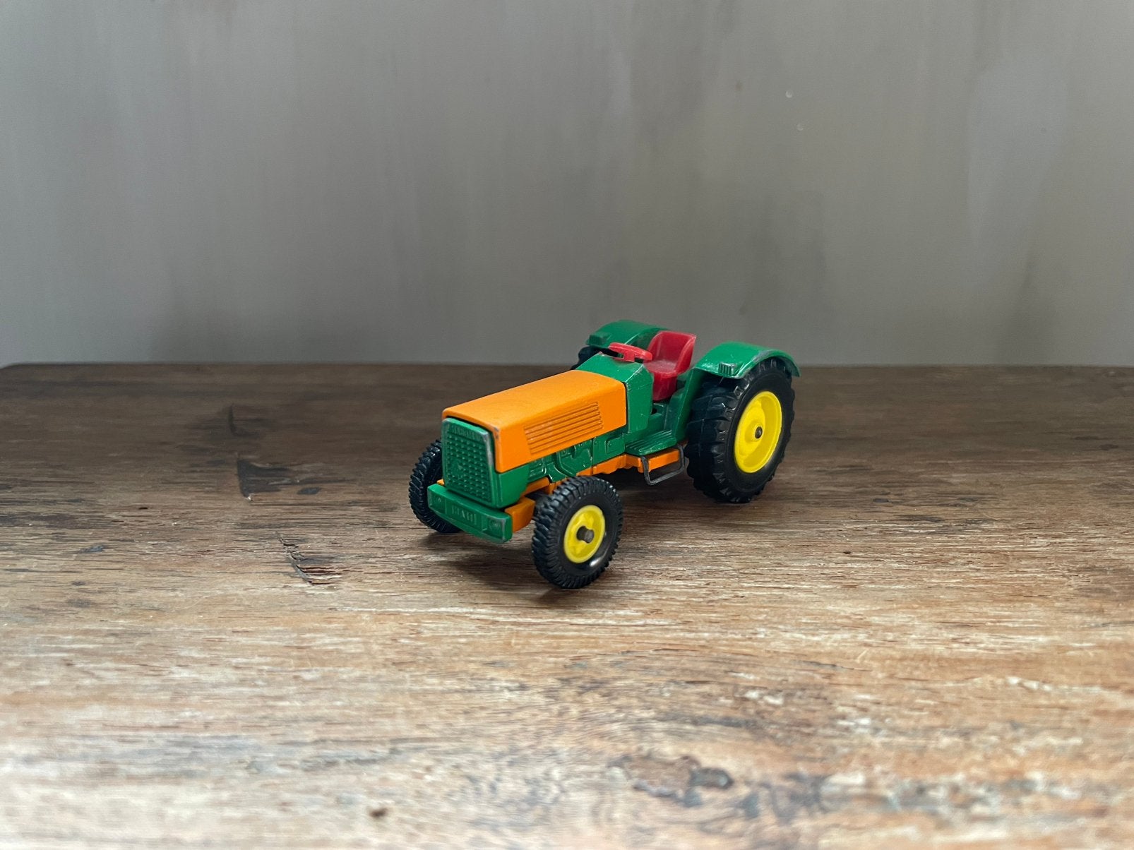 Siku 1611 - Hanomog Robust 900 tractor groen-oranje, Ophalen of Verzenden, Zo goed als nieuw, Hijskraan, Tractor of Landbouw, SIKU