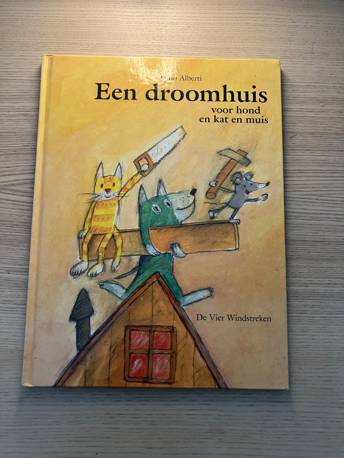 Een droomhuis voor hond, kat en muis - Prentenboek, Boeken, Ophalen of Verzenden, Gelezen, Prentenboek