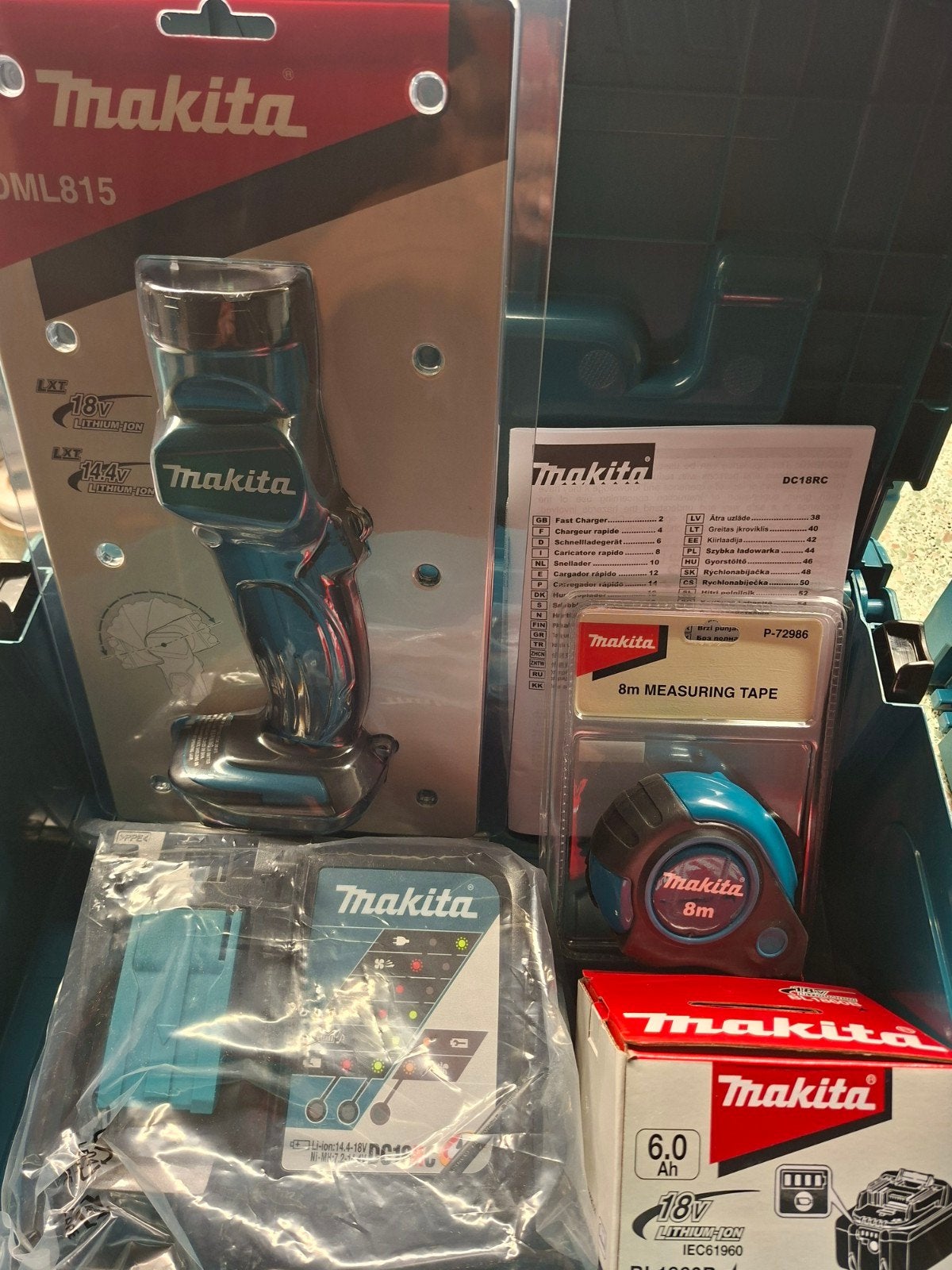 Makita DML815 LED Lamp, Oplader, Accu en Rolmaat incl Mbox2, Ophalen of Verzenden, Nieuw, Rolmaat/meetlint, Makita