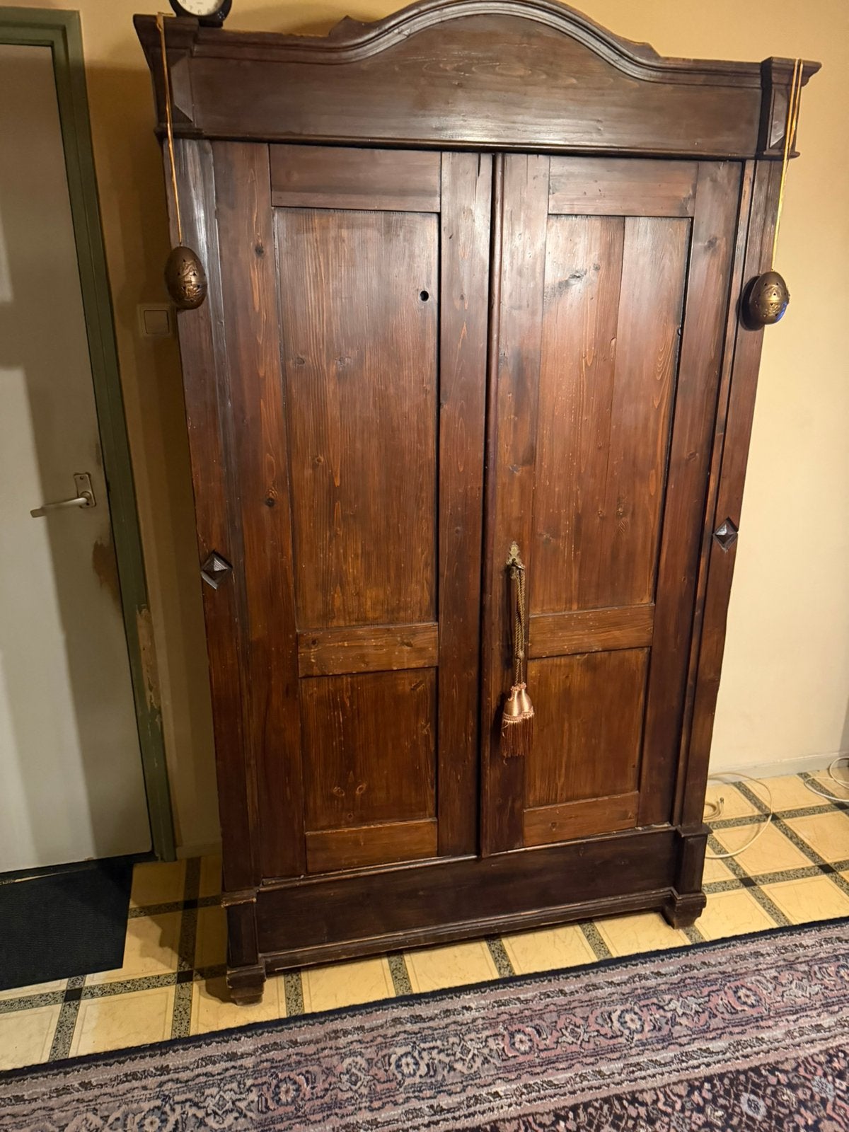 Oude eiken kast. Met verl bergruimte., Antiek en Kunst, Ophalen of Verzenden