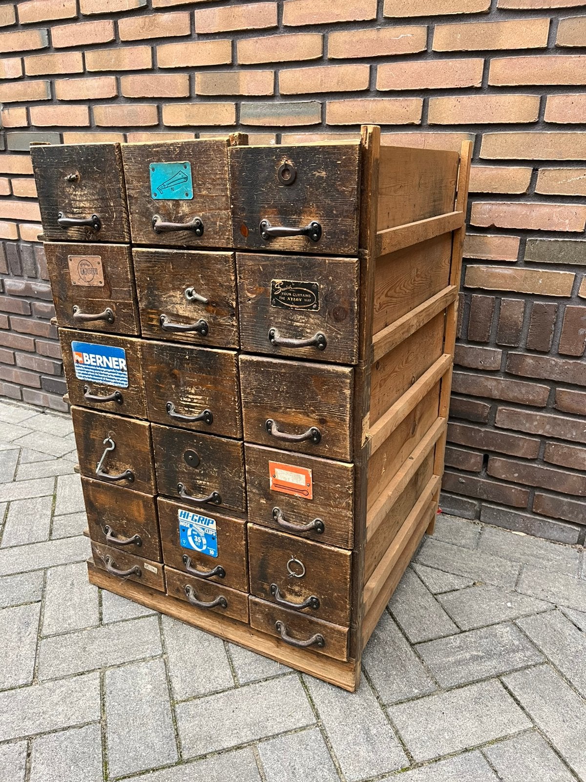 Houten ladenkast uit ijzerwaren winkel Haarlem, Ophalen