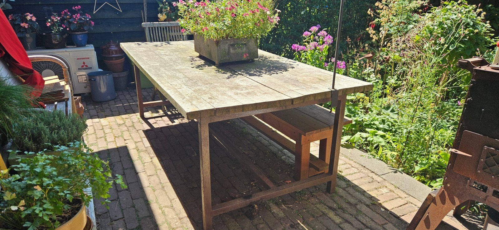 Hardhouten tuintafel met ijzeren frame, Ophalen, Gebruikt, Eettafel, Hardhout