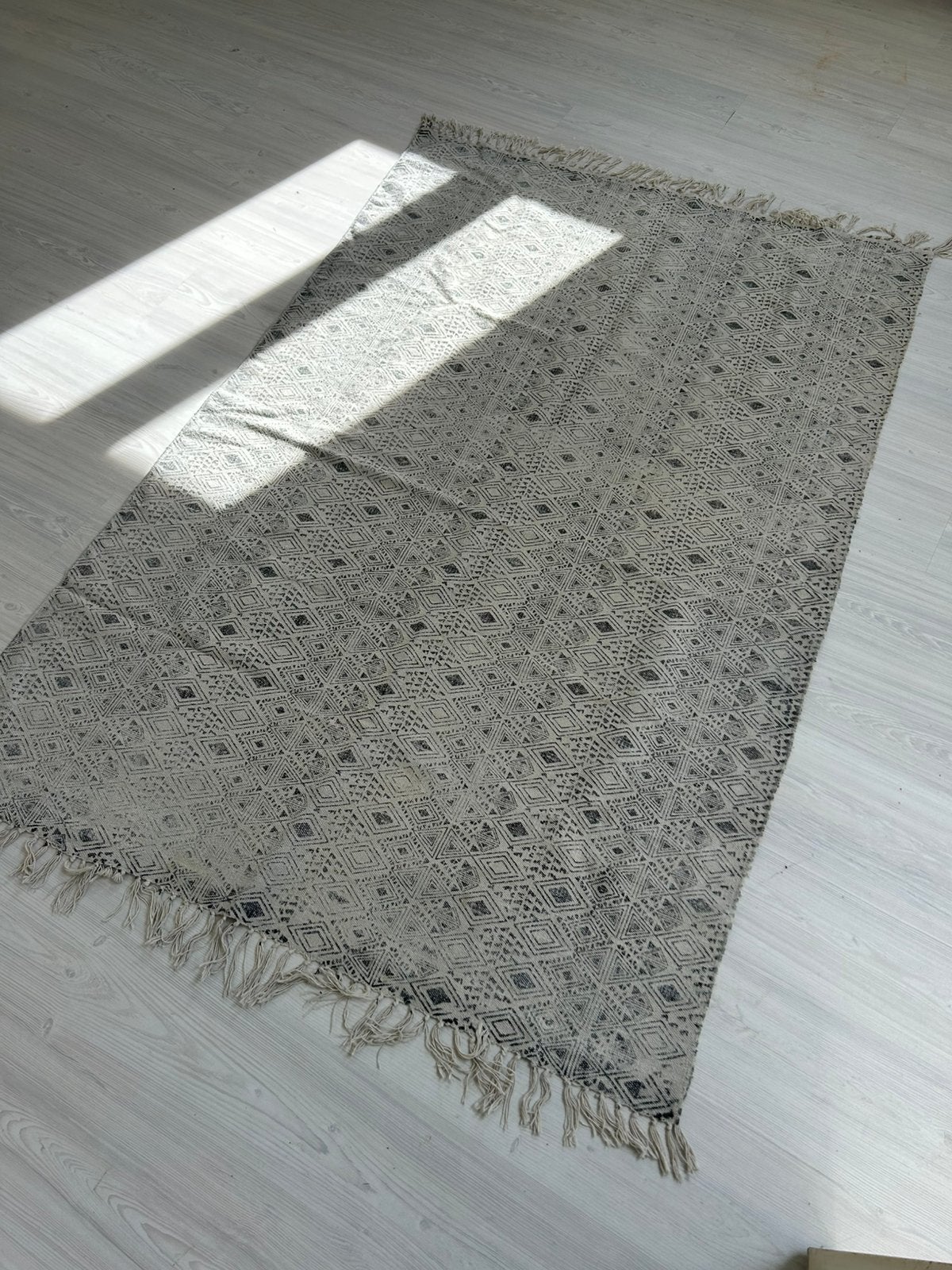 Vloerkleed Sissy Boy grijs-zwart, Ophalen, Zwart, 200 cm of meer, Zo goed als nieuw