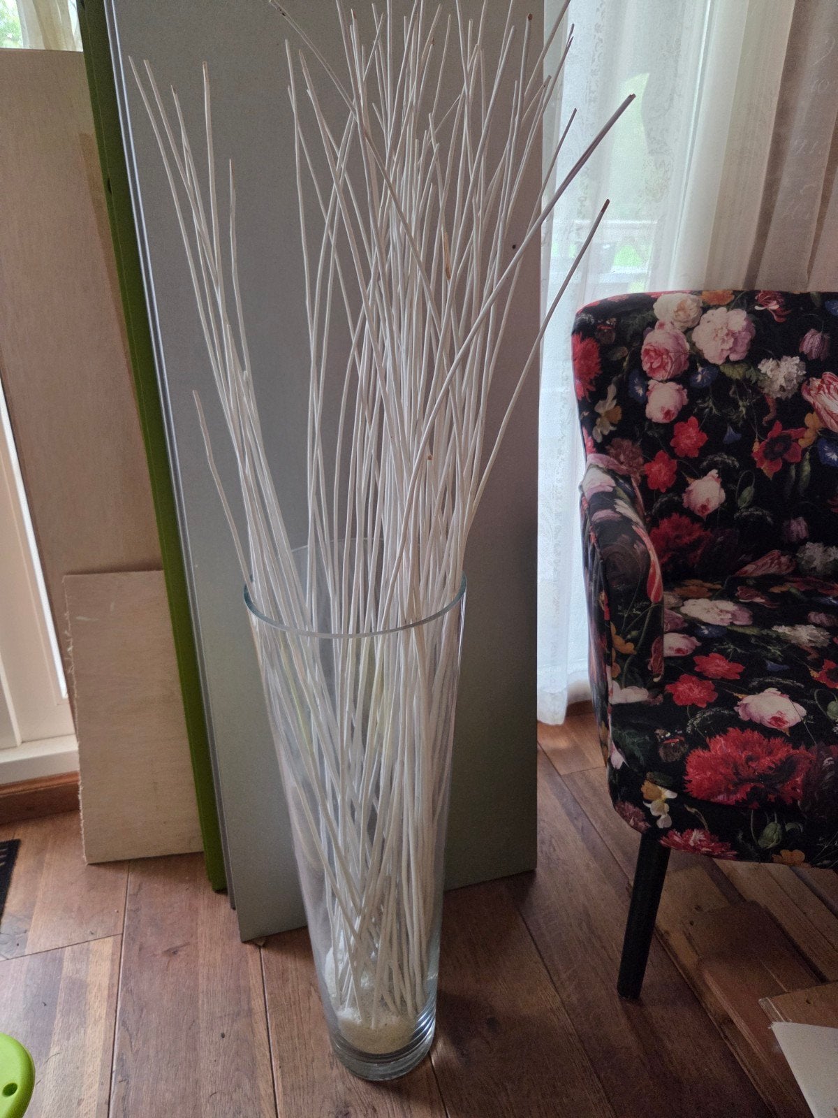 Grote glazen vaas met decoratieve takken (79x23 cm), Ophalen, Gebruikt, Transparant, Inclusief decoratie