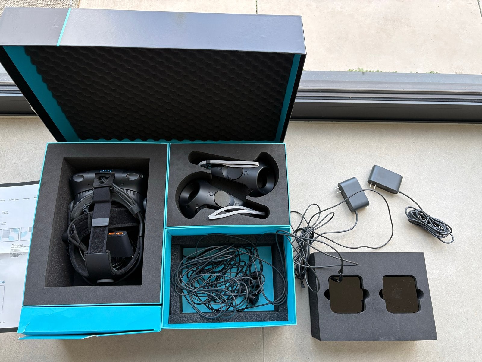 HTC Vive VR-bril met accessoires NIEUW staat, Ophalen of Verzenden, Zo goed als nieuw, VR-bril, Pc