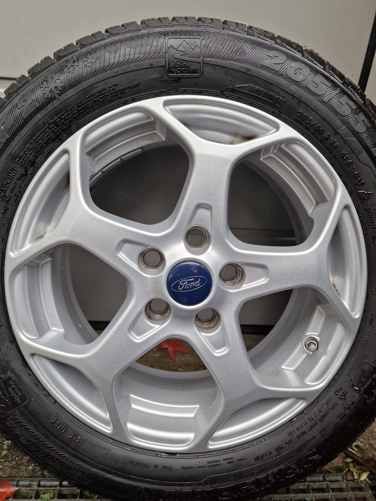Ford 16 inch velgen met Semperit winterbanden 205/55 R16, Ophalen, Gebruikt, 16 inch, Banden en Velgen