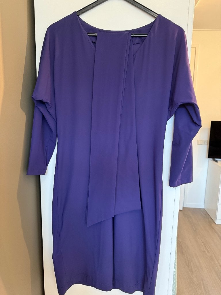 LaDress paarse jurk met strikceintuur maat XS (=S), Kleding | Dames, Paars, Ophalen of Verzenden, Zo goed als nieuw, Knielengte